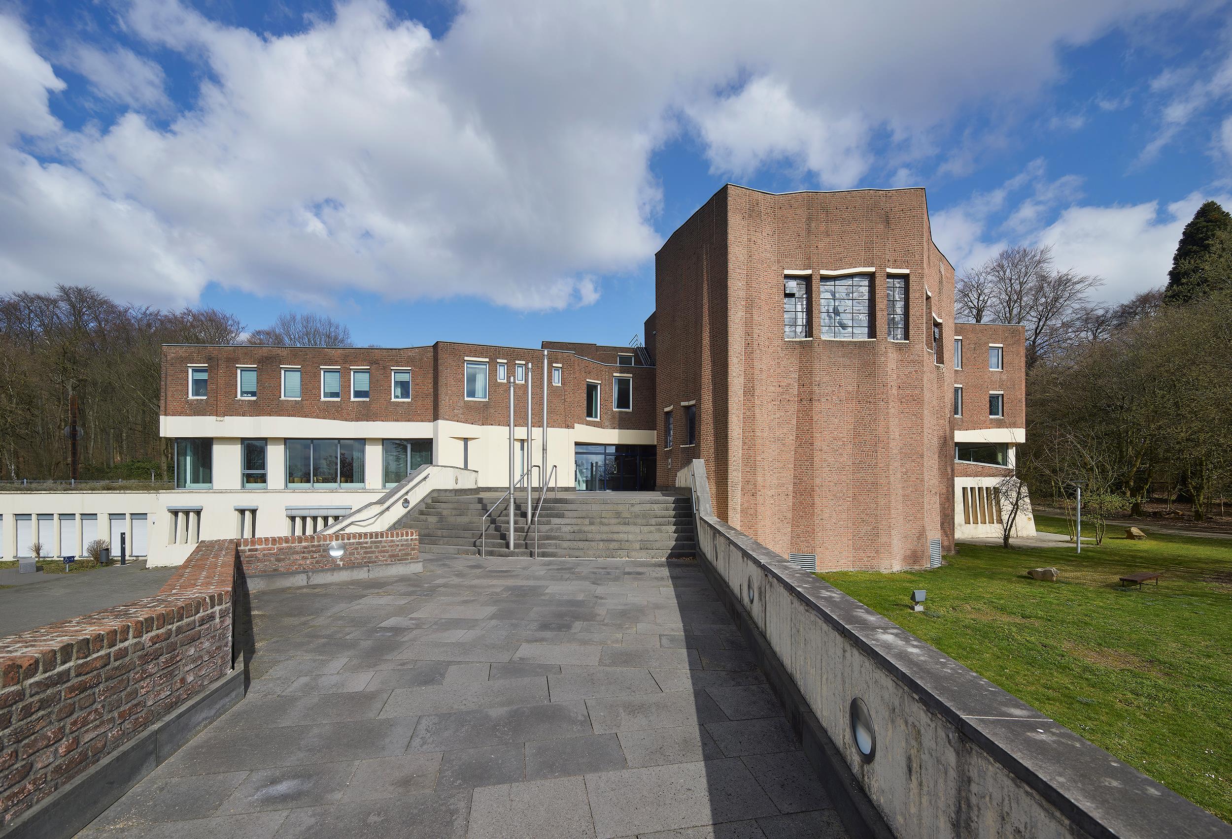 Frontansicht der Katholischen Akademie Schwerte